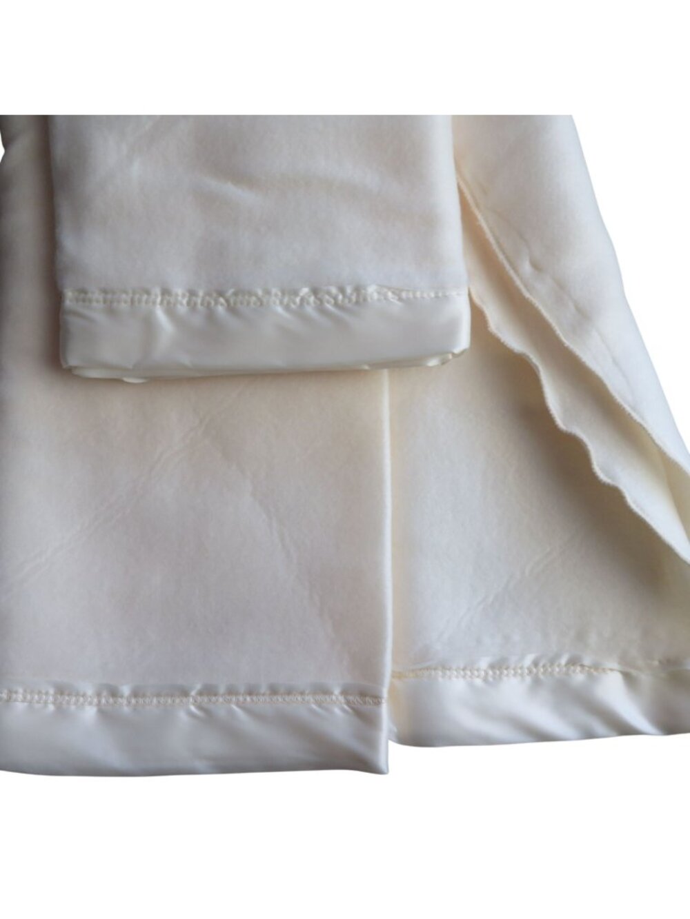 New Vintage Off-White Thermal Acrylic Blanket Satin Trim Twin 64" x 96" Soft